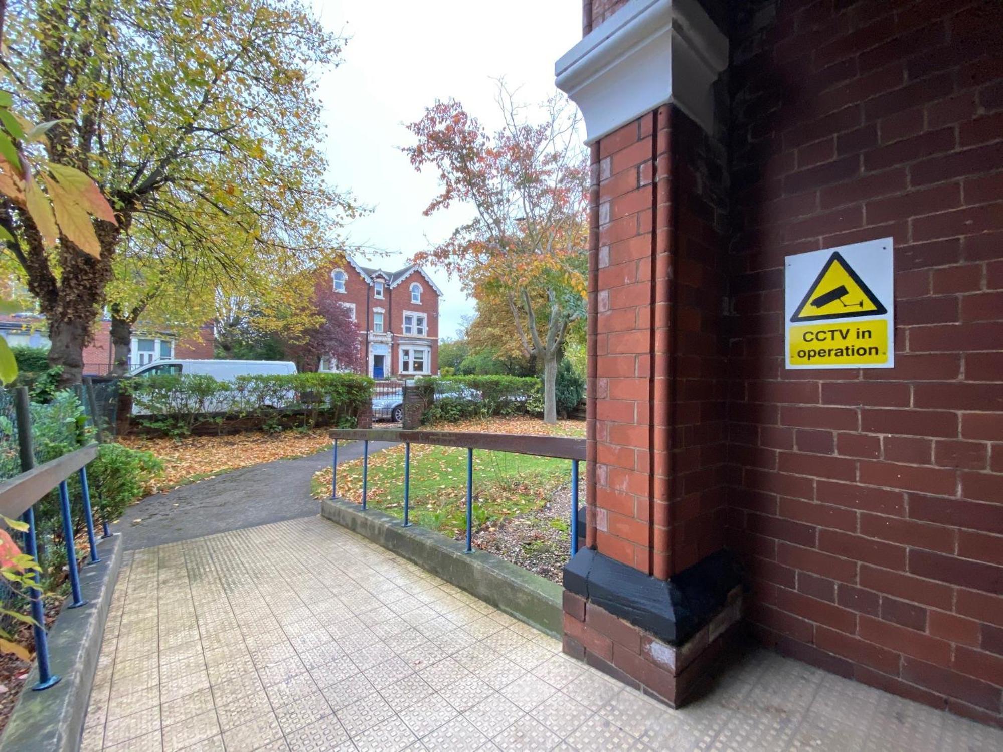 Spacious Victorian Studio Flat Apartment Doncaster Exterior photo